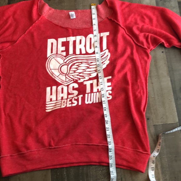 Detroit redwings sweatshirt - Picture 7 of 8
